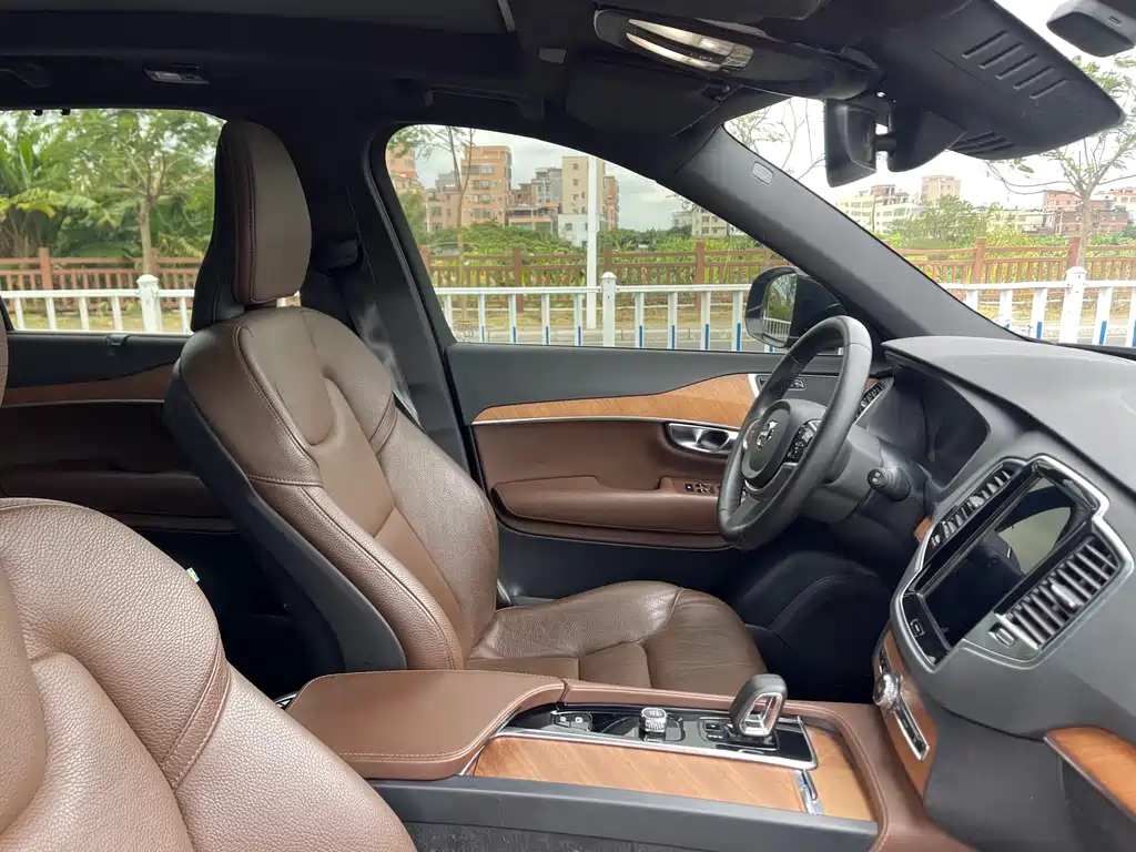 Volvo Volvo XC90 2022 B6 Momentum Luxury 7-seater 2022 - thumbnail 8