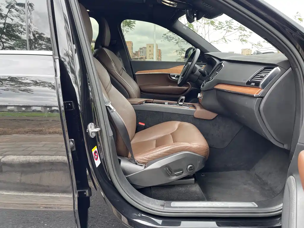 Volvo Volvo XC90 2022 B6 Momentum Luxury 7-seater 2022 - thumbnail 10