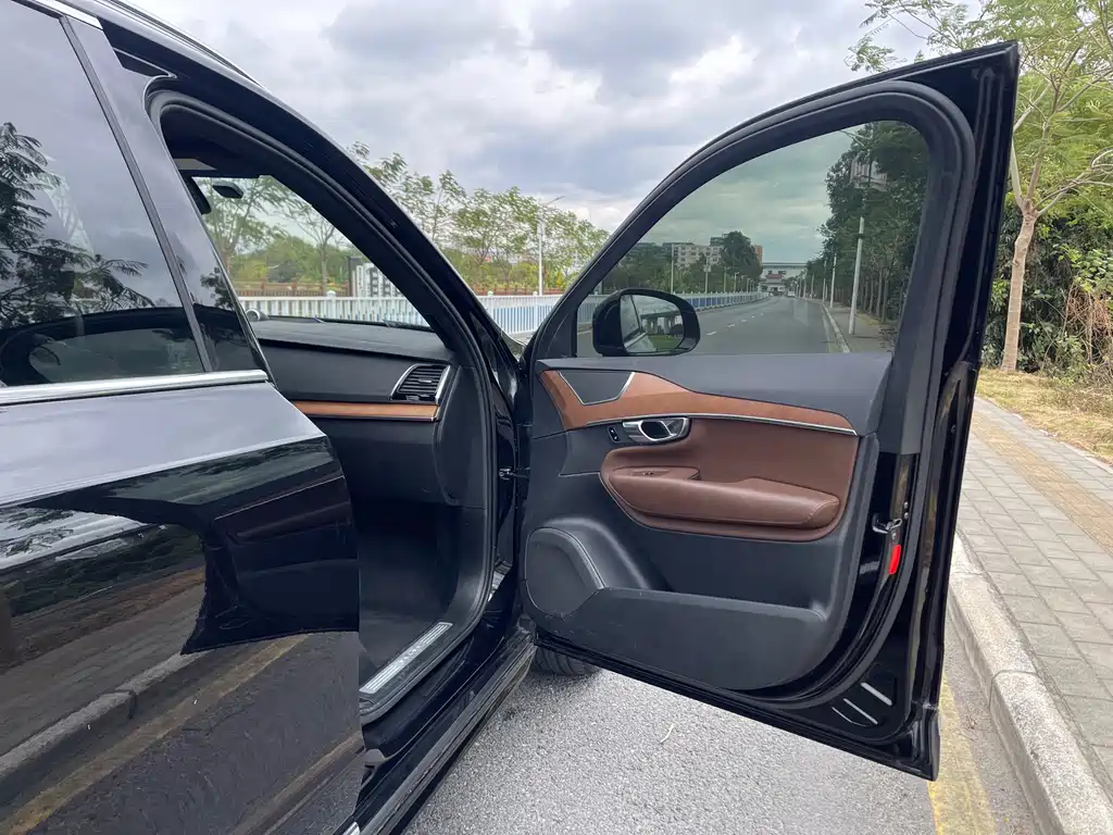 Volvo Volvo XC90 2022 B6 Momentum Luxury 7-seater 2022 - thumbnail 11