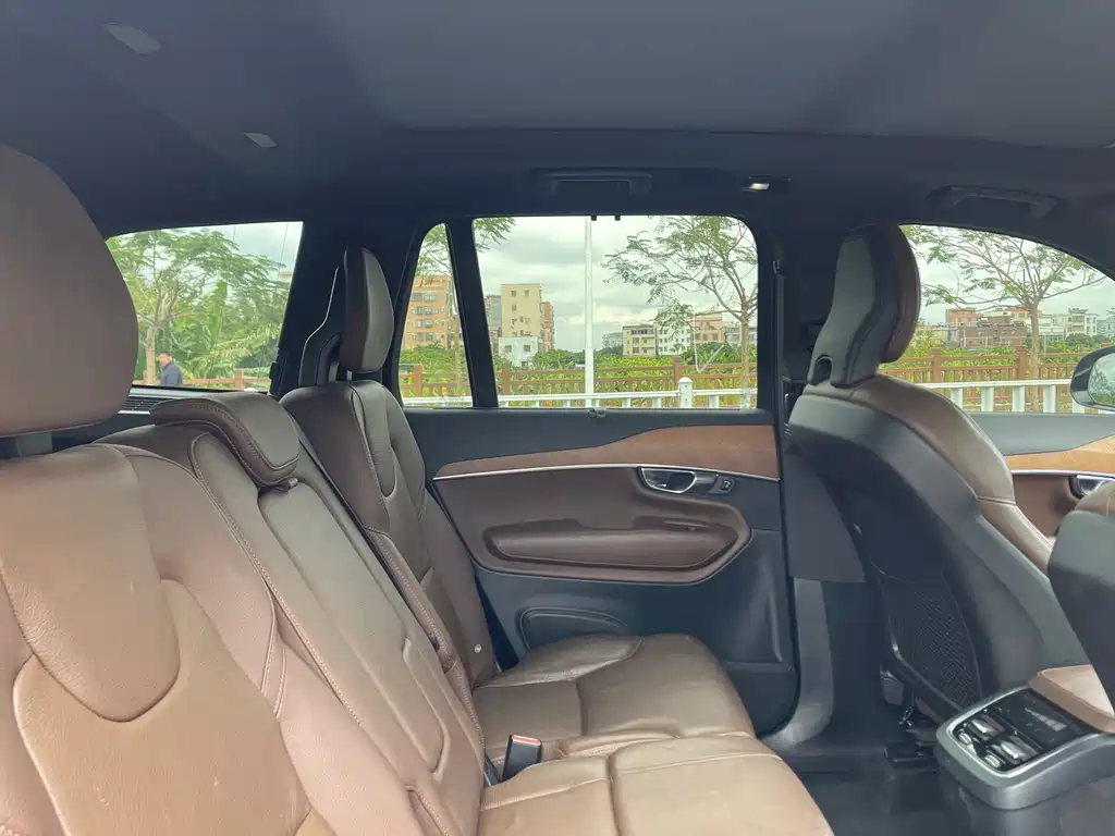 Volvo Volvo XC90 2022 B6 Momentum Luxury 7-seater 2022 - thumbnail 14