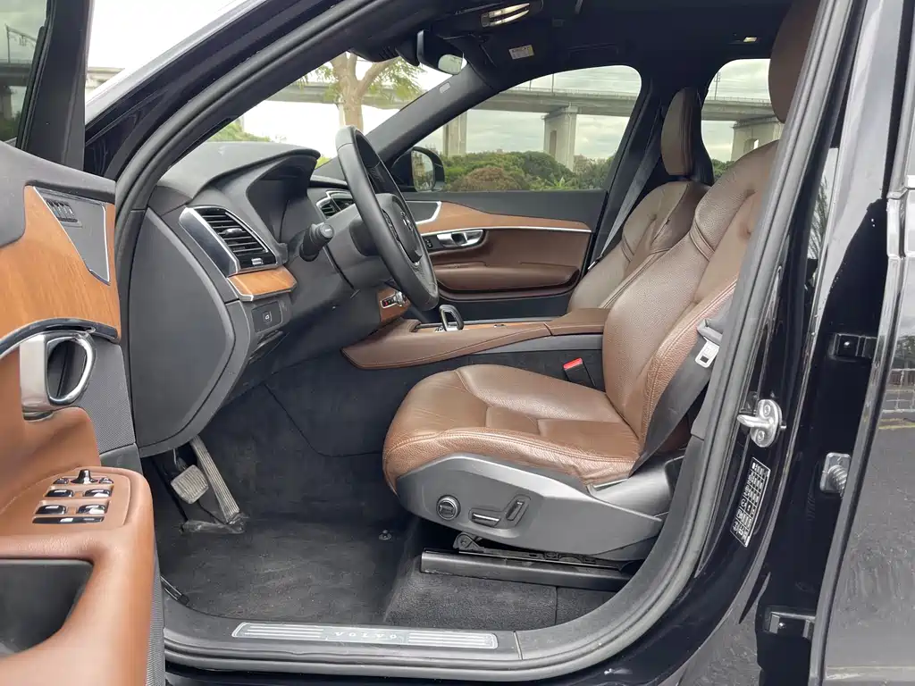 Volvo Volvo XC90 2022 B6 Momentum Luxury 7-seater 2022 - thumbnail 25