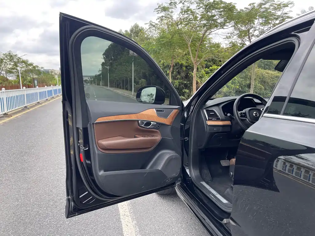 Volvo Volvo XC90 2022 B6 Momentum Luxury 7-seater 2022 - thumbnail 26