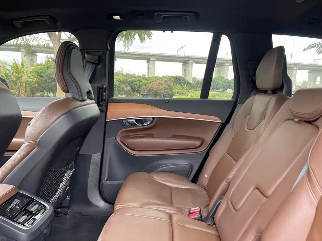 Volvo Volvo XC90 2022 B6 Momentum Luxury 7-seater 2022 - thumbnail 29