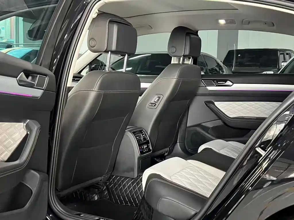 Volkswagen Magotan 2024 2 Million Celebration Edition 330TSI DSG Luxury Model 2024 - thumbnail 7