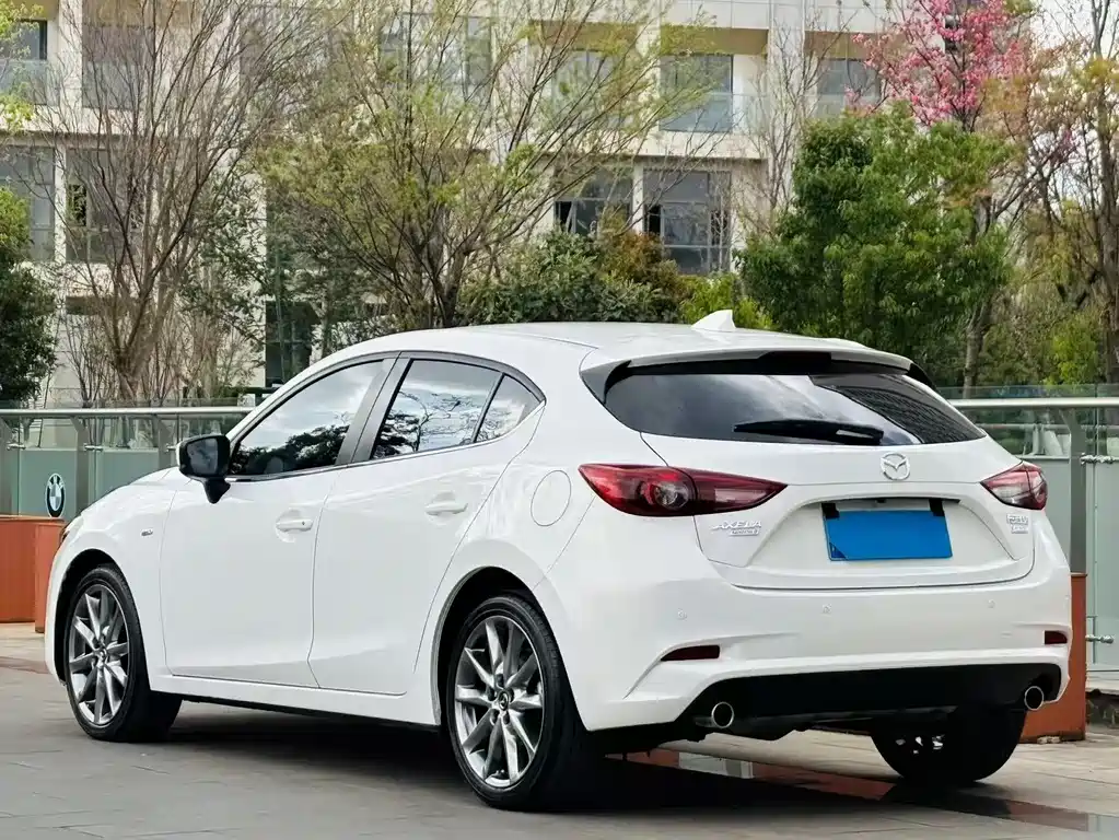 Mazda Mazda 3 Axela 2019 Cloud Control Edition Hatchback 2.0L Automatic Luxury Model China V 2019 - thumbnail 3