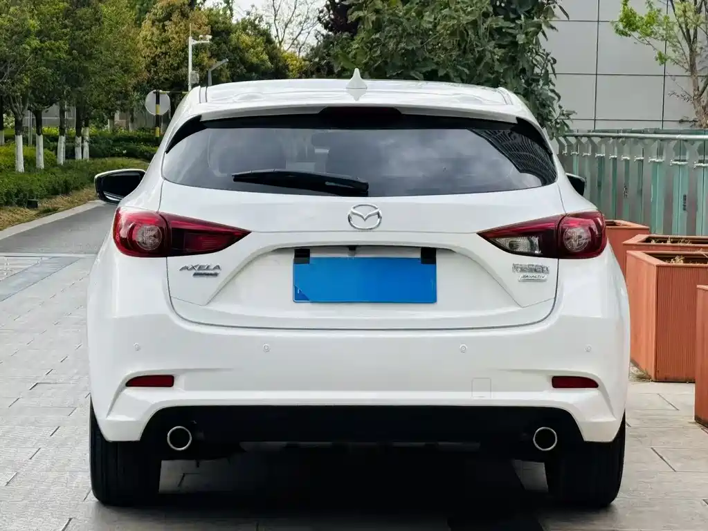 Mazda Mazda 3 Axela 2019 Cloud Control Edition Hatchback 2.0L Automatic Luxury Model China V 2019 - thumbnail 4