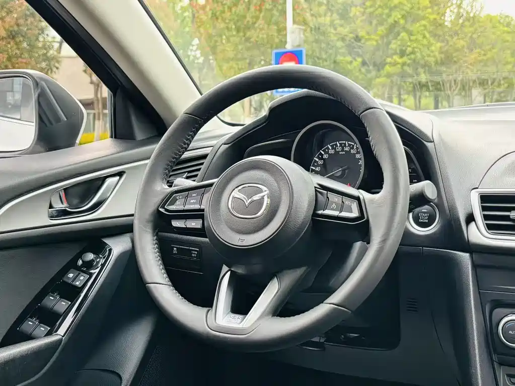 Mazda Mazda 3 Axela 2019 Cloud Control Edition Hatchback 2.0L Automatic Luxury Model China V 2019 - thumbnail 10