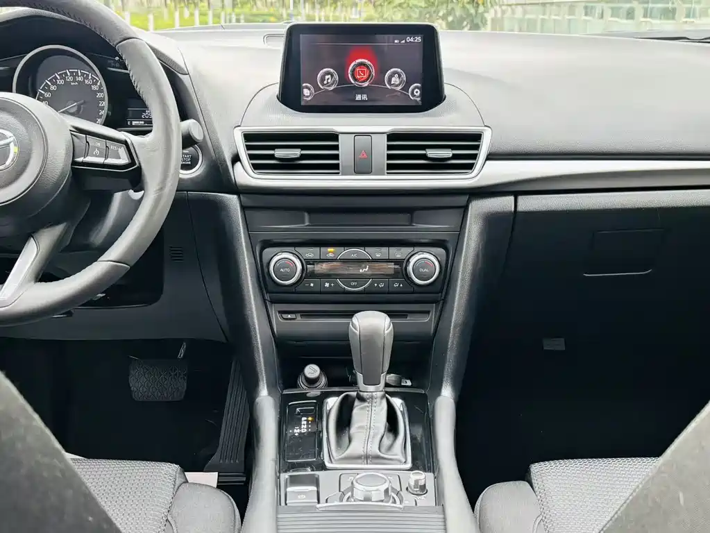 Mazda Mazda 3 Axela 2019 Cloud Control Edition Hatchback 2.0L Automatic Luxury Model China V 2019 - thumbnail 11
