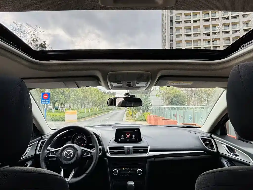 Mazda Mazda 3 Axela 2019 Cloud Control Edition Hatchback 2.0L Automatic Luxury Model China V 2019 - thumbnail 12