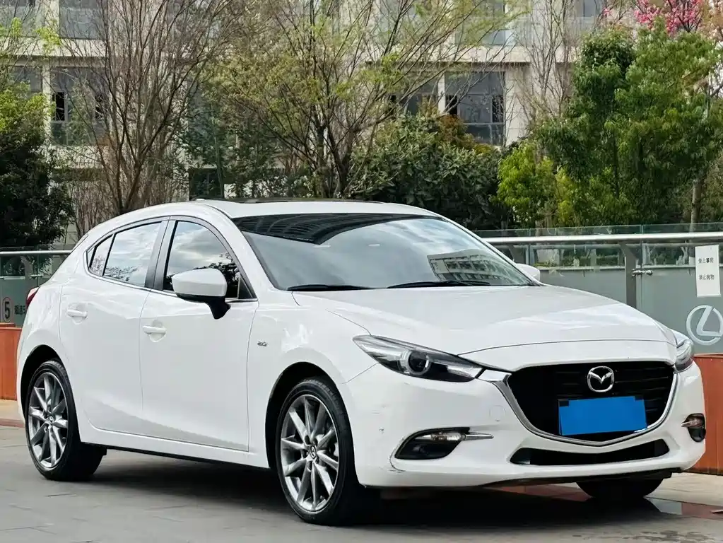 Mazda Mazda 3 Axela 2019 Cloud Control Edition Hatchback 2.0L Automatic Luxury Model China V 2019 - thumbnail 17