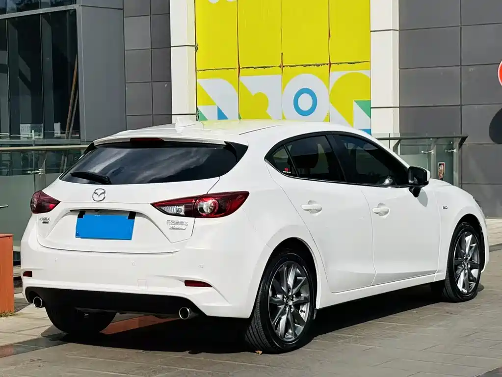 Mazda Mazda 3 Axela 2019 Cloud Control Edition Hatchback 2.0L Automatic Luxury Model China V 2019 - thumbnail 19