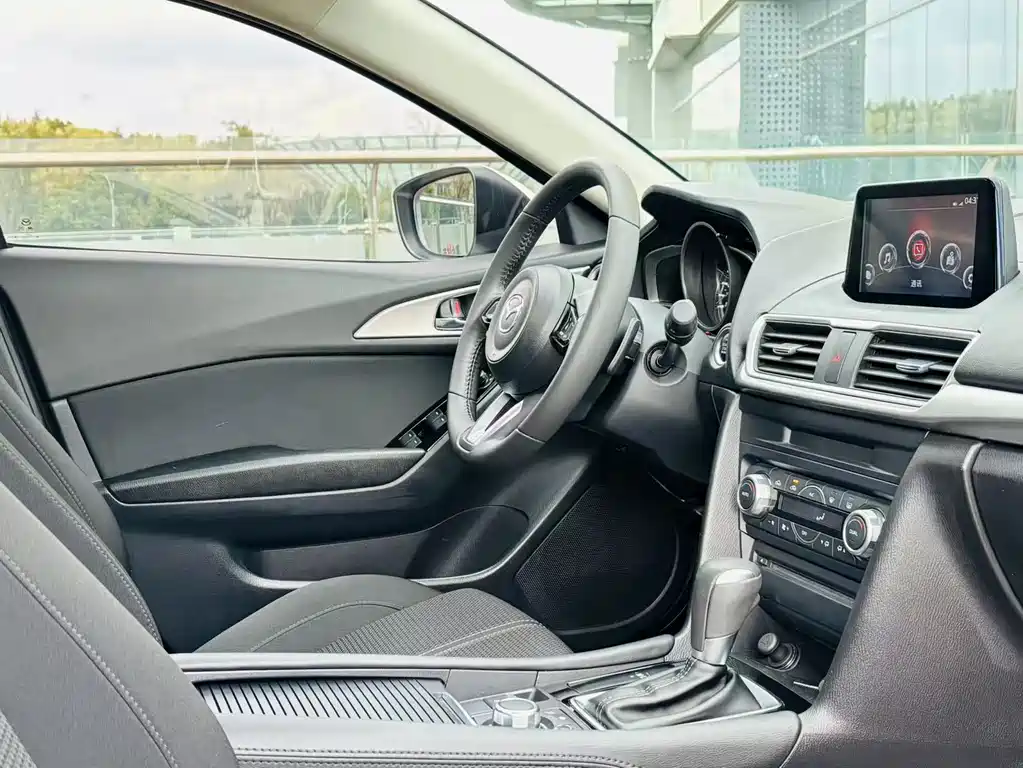 Mazda Mazda 3 Axela 2019 Cloud Control Edition Hatchback 2.0L Automatic Luxury Model China V 2019 - thumbnail 20