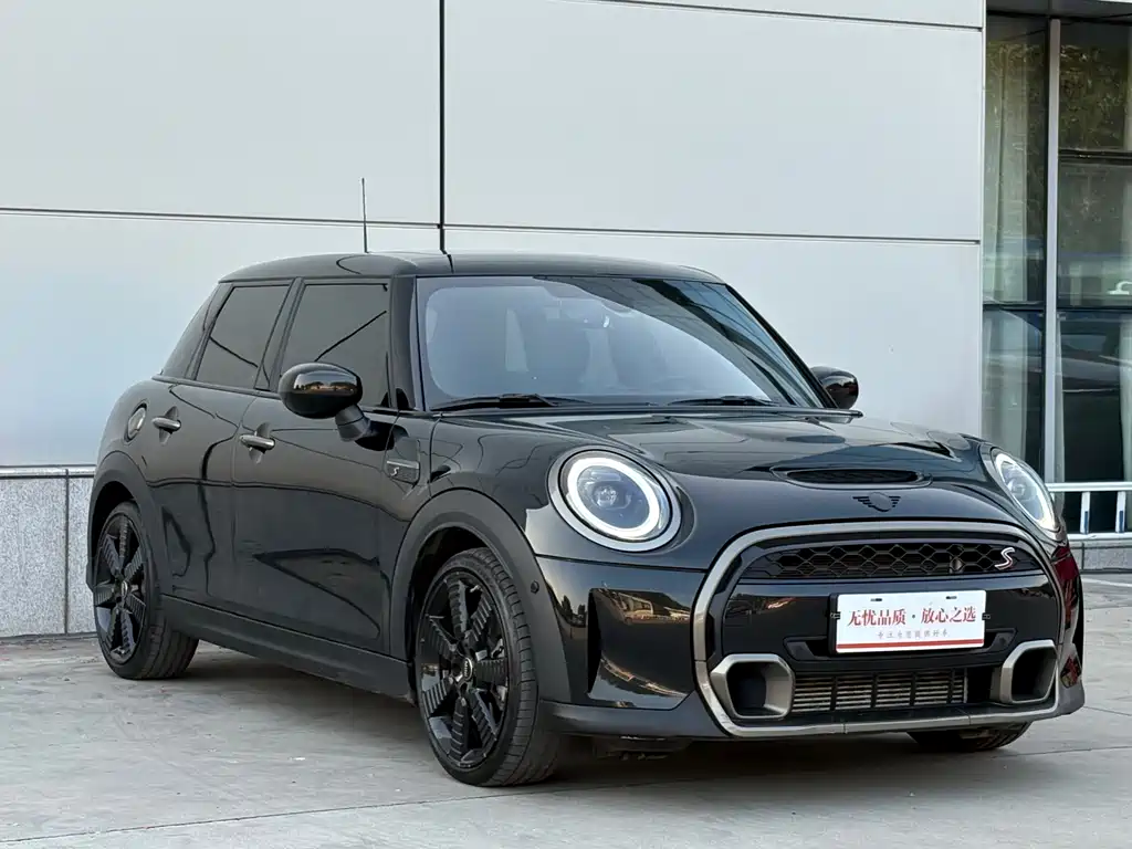 MINI MINI 2023 2.0T COOPER S King's Cross Special Edition Five-Door 2023 - thumbnail 3