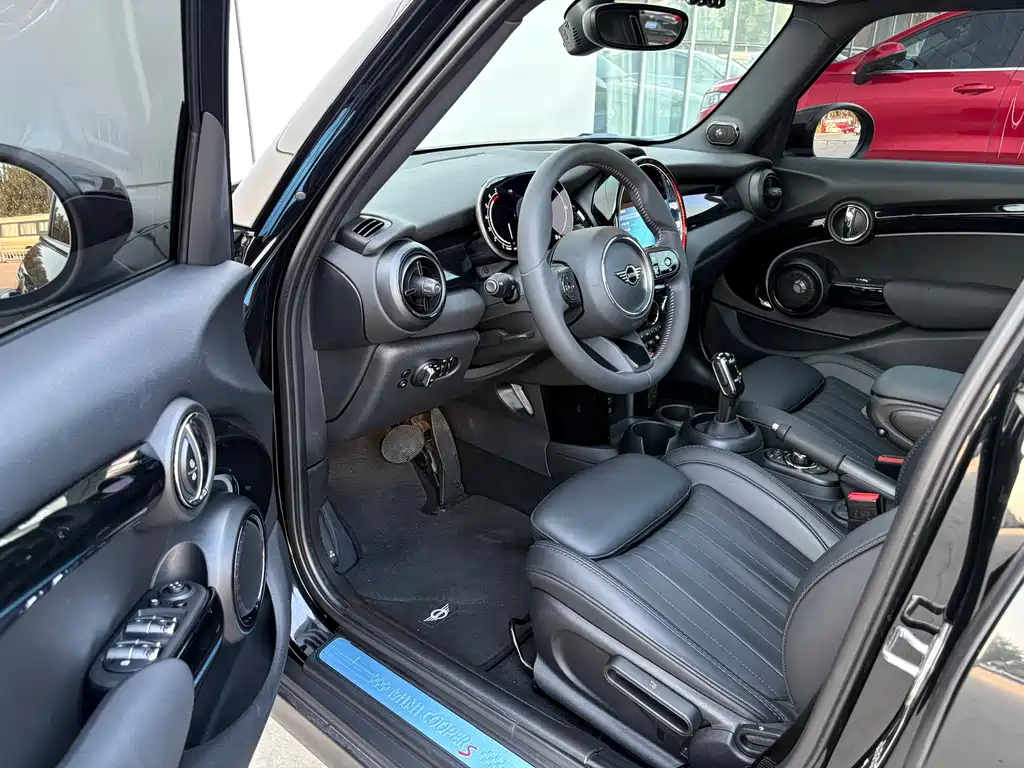 MINI MINI 2023 2.0T COOPER S King's Cross Special Edition Five-Door 2023 - thumbnail 7