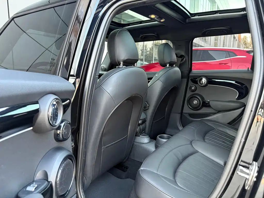 MINI MINI 2023 2.0T COOPER S King's Cross Special Edition Five-Door 2023 - thumbnail 8