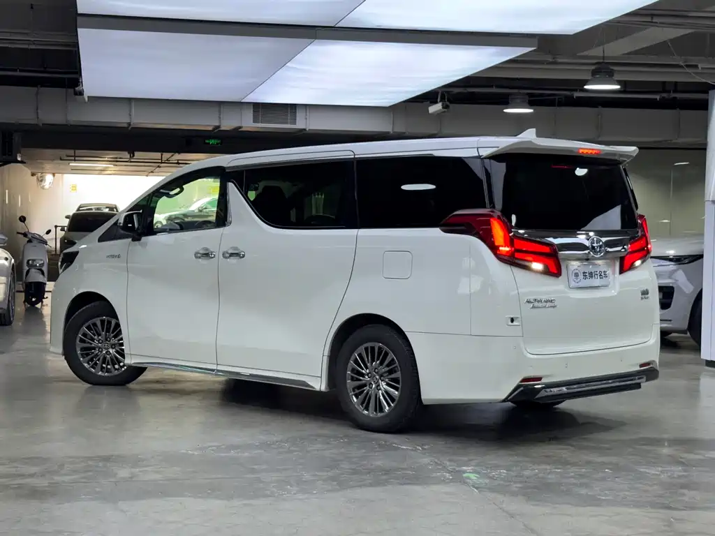 Toyota Alphard 2021 Model Hybrid 2.5L Executive Version 2022 - thumbnail 4