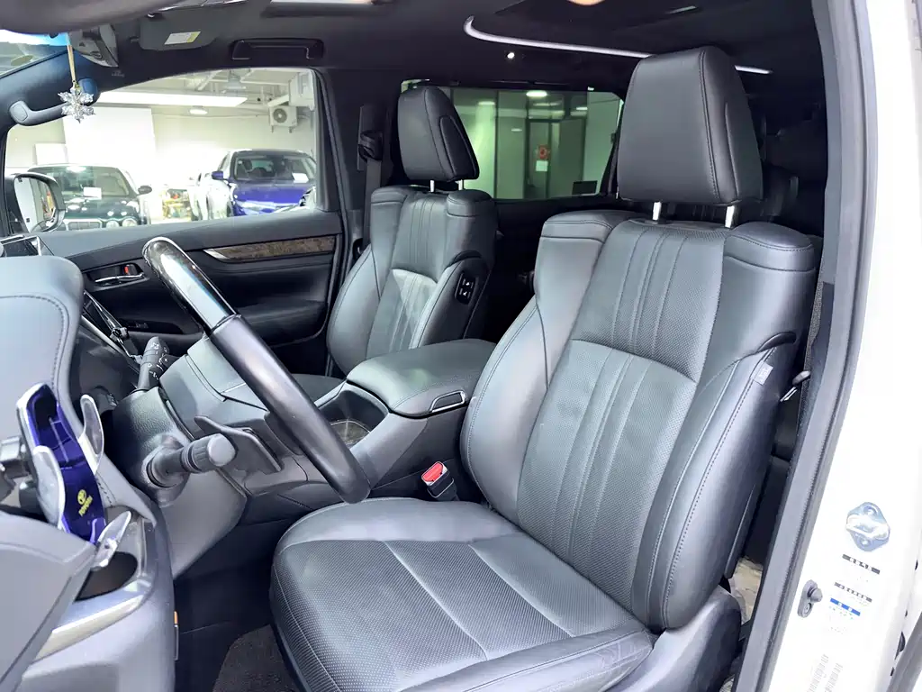 Toyota Alphard 2021 Model Hybrid 2.5L Executive Version 2022 - thumbnail 16