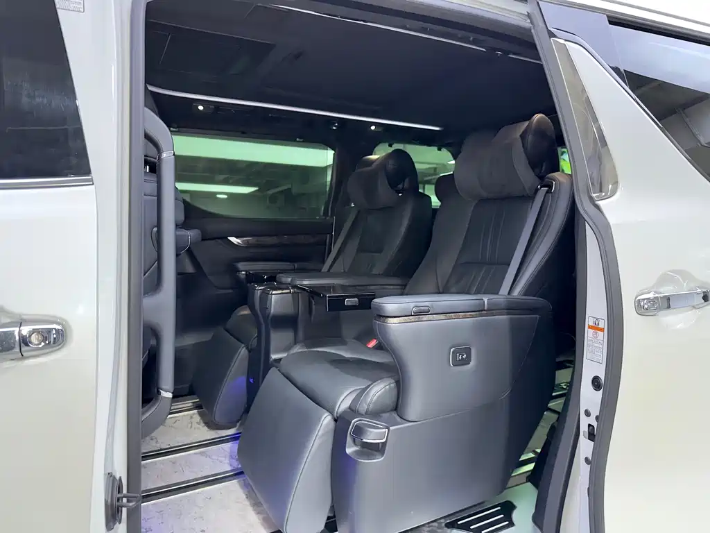 Toyota Alphard 2021 Model Hybrid 2.5L Executive Version 2022 - thumbnail 17