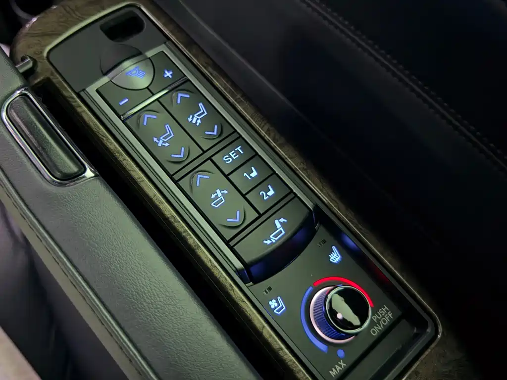 Toyota Alphard 2021 Model Hybrid 2.5L Executive Version 2022 - thumbnail 23
