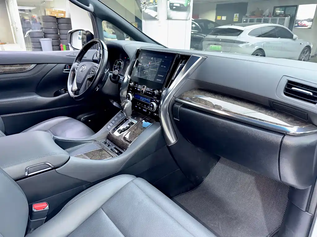 Toyota Alphard 2021 Model Hybrid 2.5L Executive Version 2022 - thumbnail 25