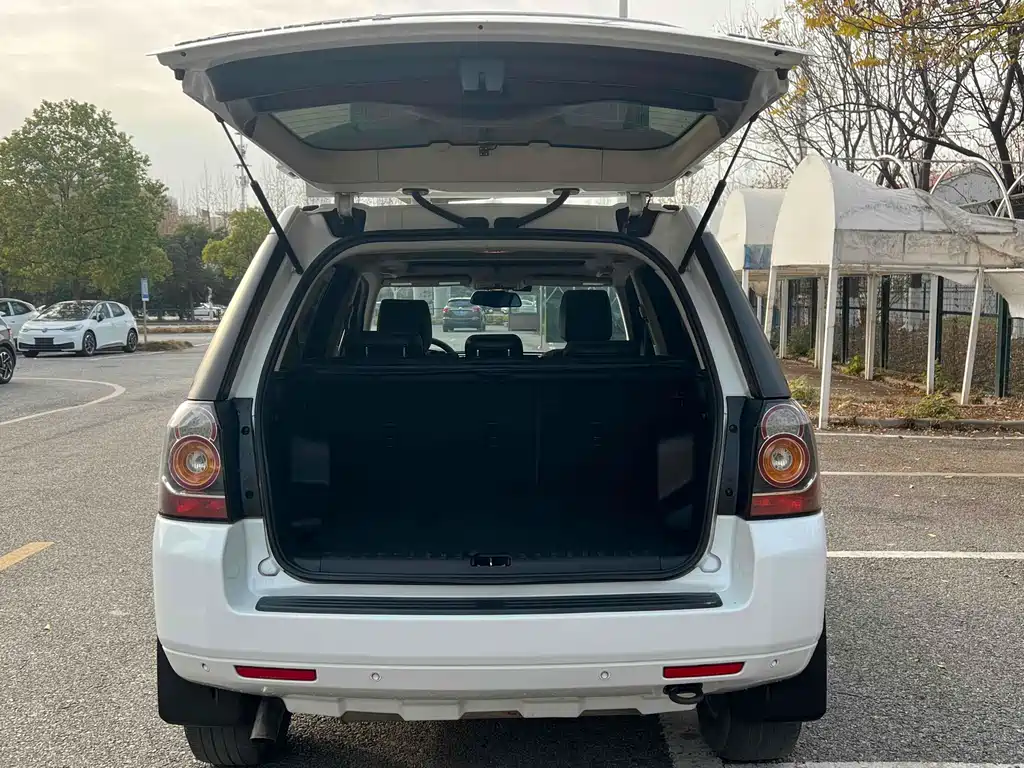 Land Rover Freelander 2 2013 2.2L SD4 SE Diesel 2013 - thumbnail 12