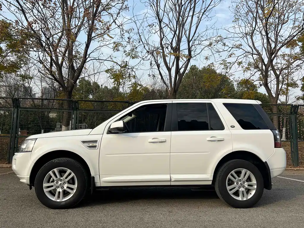 Land Rover Freelander 2 2013 2.2L SD4 SE Diesel 2013 - thumbnail 16