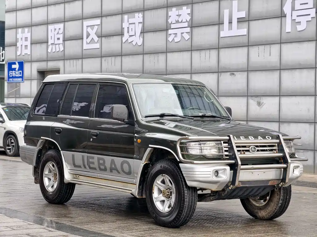 Leopaard Auto Geely Black Diamond 2013 2.2L Manual 2WD Standard Model 2014 - thumbnail 3