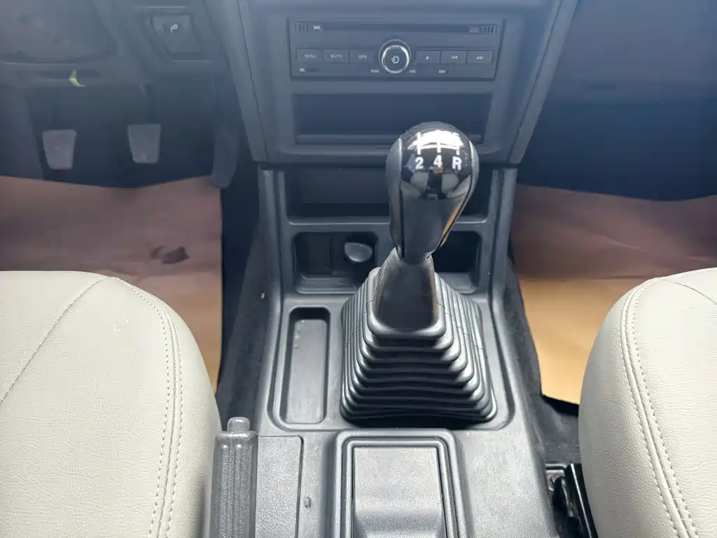Leopaard Auto Geely Black Diamond 2013 2.2L Manual 2WD Standard Model 2014 - thumbnail 11