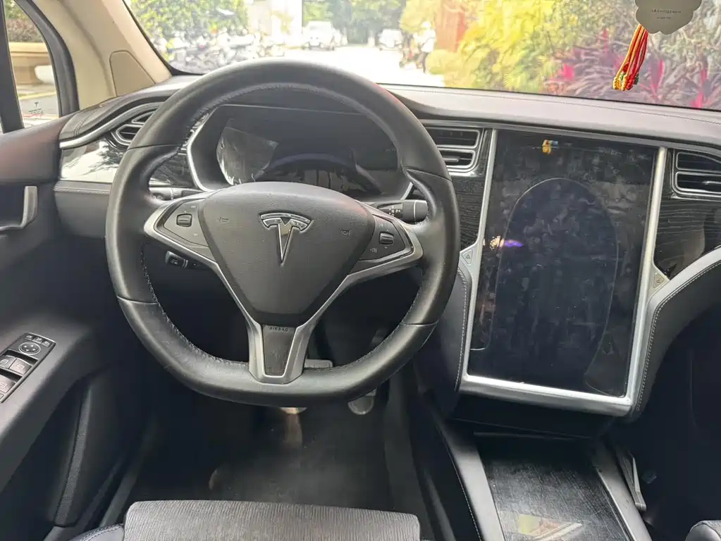 Tesla Model X 2016 Model X 90D 2017 - thumbnail 4
