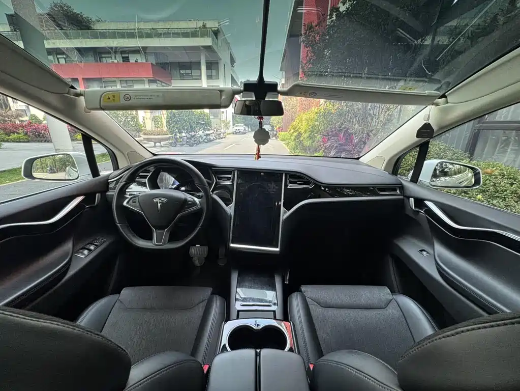 Tesla Model X 2016 Model X 90D 2017 - thumbnail 5