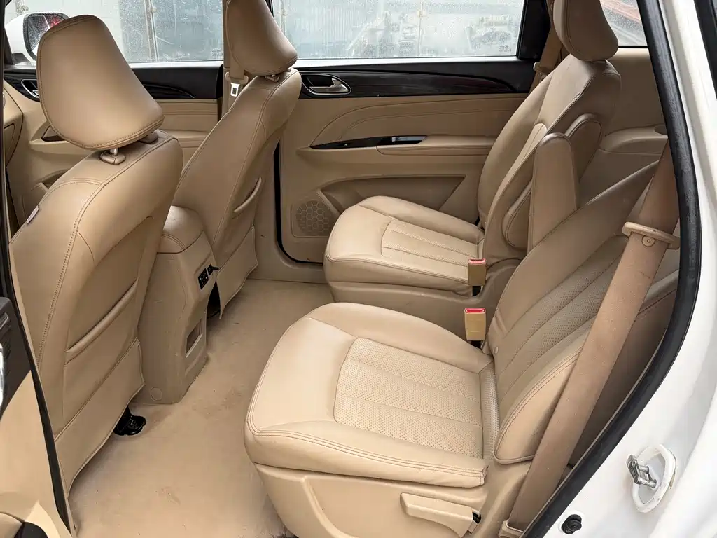 Baojun Baojun 730 2016 1.5L Manual Comfort 7-seater China V 2016 - thumbnail 8