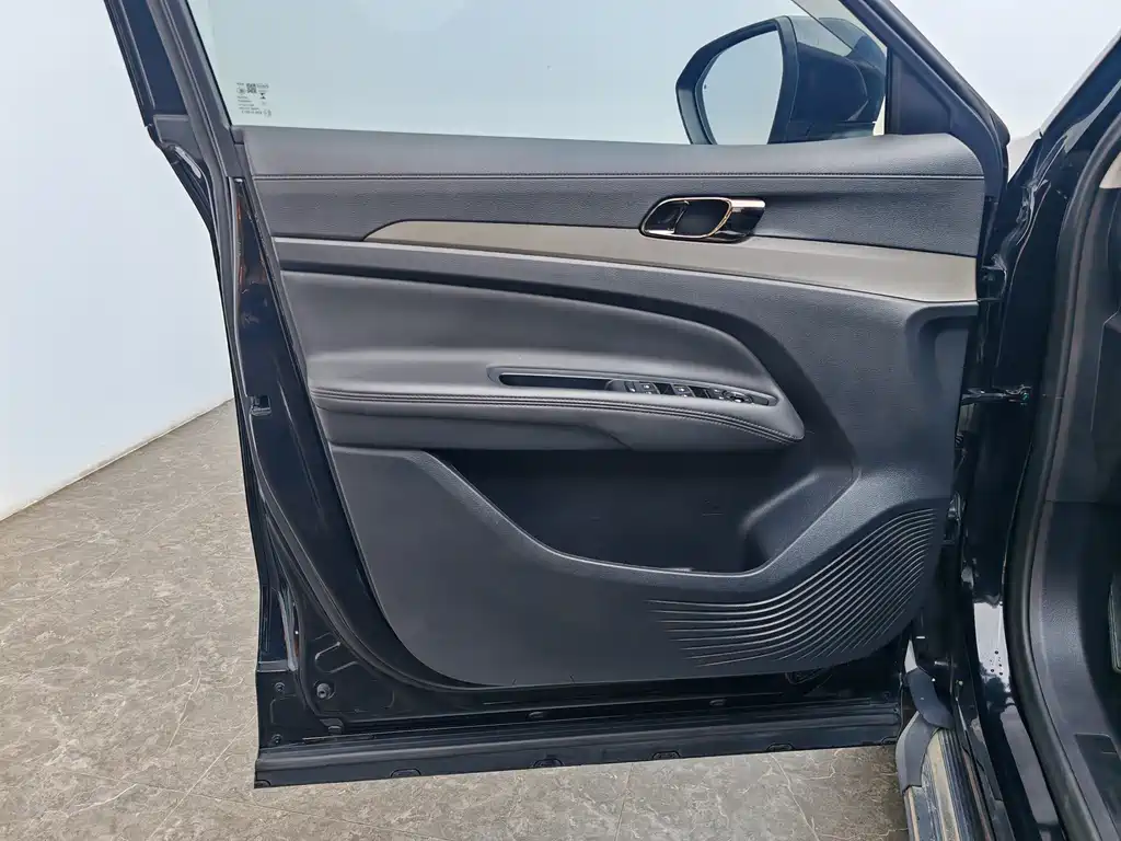 Ford Lingrui 2022 EcoBoost 170 Platinum Edition 2022 - thumbnail 19