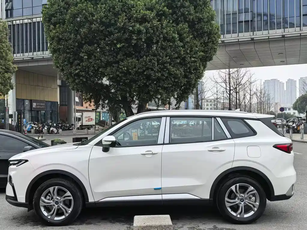 Ford Lingrui 2025 EcoBoost 170 Changling Edition 2024 - thumbnail 4