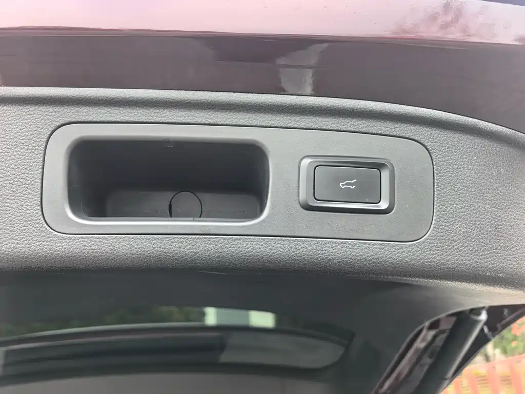 Ford Lingyu 2021 EcoBoost 225 Premium 6-seater 2022 - thumbnail 22