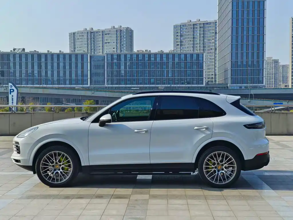 Porsche Porsche Cayenne 2023 Model Year Cayenne 3.0T Platinum Edition 2023 - thumbnail 4