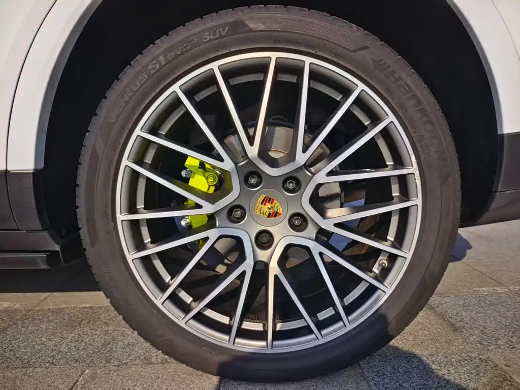 Porsche Porsche Cayenne 2023 Model Year Cayenne 3.0T Platinum Edition 2023 - thumbnail 16
