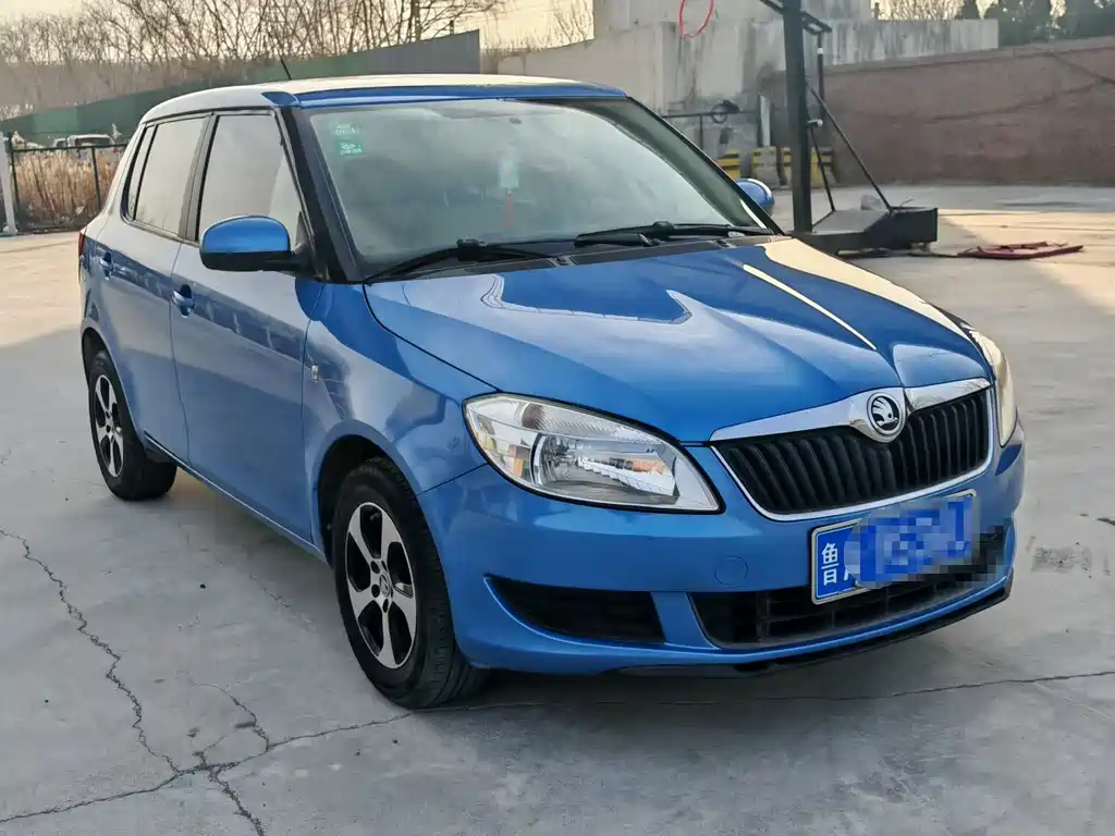 Skoda Skoda Rapid 2014 1.4L Manual Elegant Edition 2014 - thumbnail 2