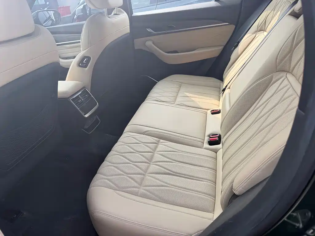 Geely Auto Geely Xingyue L 2025 Edition Dongfang Yao 2.0TD Automatic揽Star Version  Note: The "揽Star" (Lanxing) literally means "star-grabbing" but in this context it's likely referring to the "Automatic" transmission version with a star-themed trim/package. A more natural English translation would be:  Geely Xingyue L 2025 Edition Dongfang Yao 2.0TD Automatic Star Version 2024 - thumbnail 5