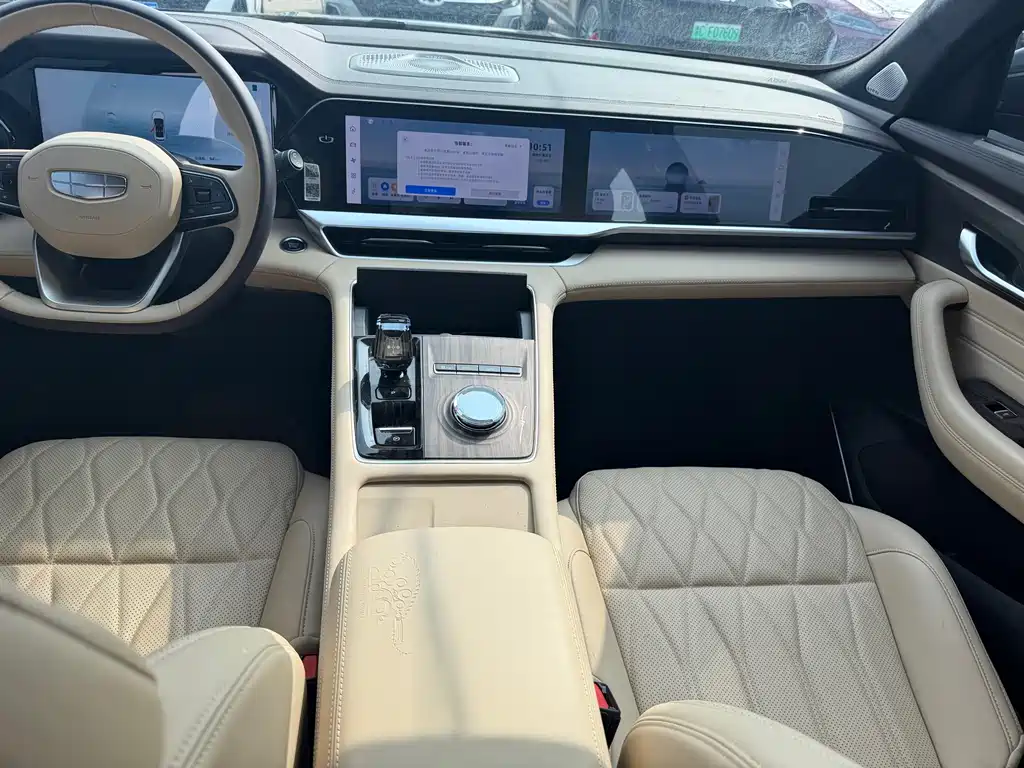 Geely Auto Geely Xingyue L 2025 Edition Dongfang Yao 2.0TD Automatic揽Star Version  Note: The "揽Star" (Lanxing) literally means "star-grabbing" but in this context it's likely referring to the "Automatic" transmission version with a star-themed trim/package. A more natural English translation would be:  Geely Xingyue L 2025 Edition Dongfang Yao 2.0TD Automatic Star Version 2024 - thumbnail 6