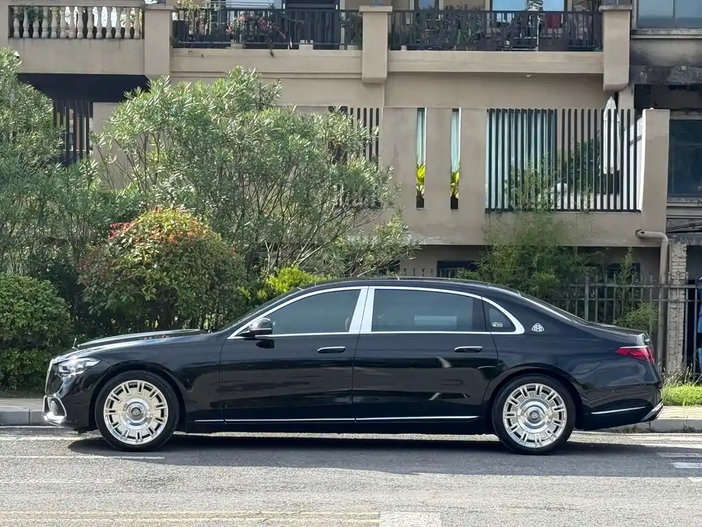 Mercedes-Benz Maybach S-Class 2022 S 480 4MATIC Intelligent Excellence Special Edition 2022 - thumbnail 4