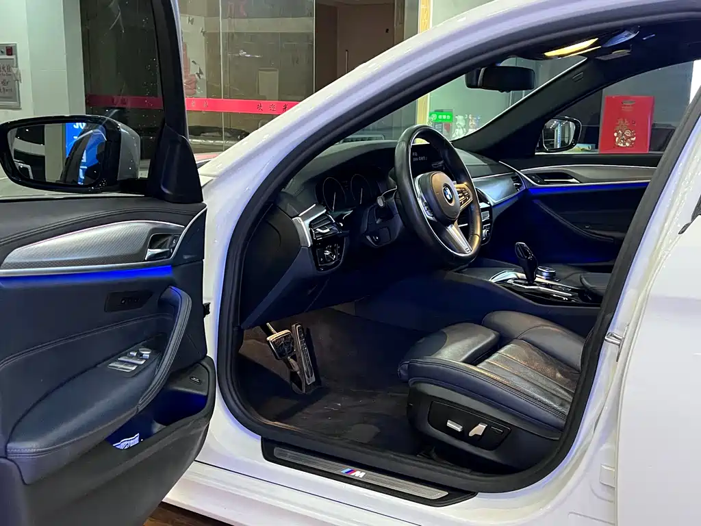 BMW BMW 5 Series Import 2019 525i M Sport Package 2019 - thumbnail 7