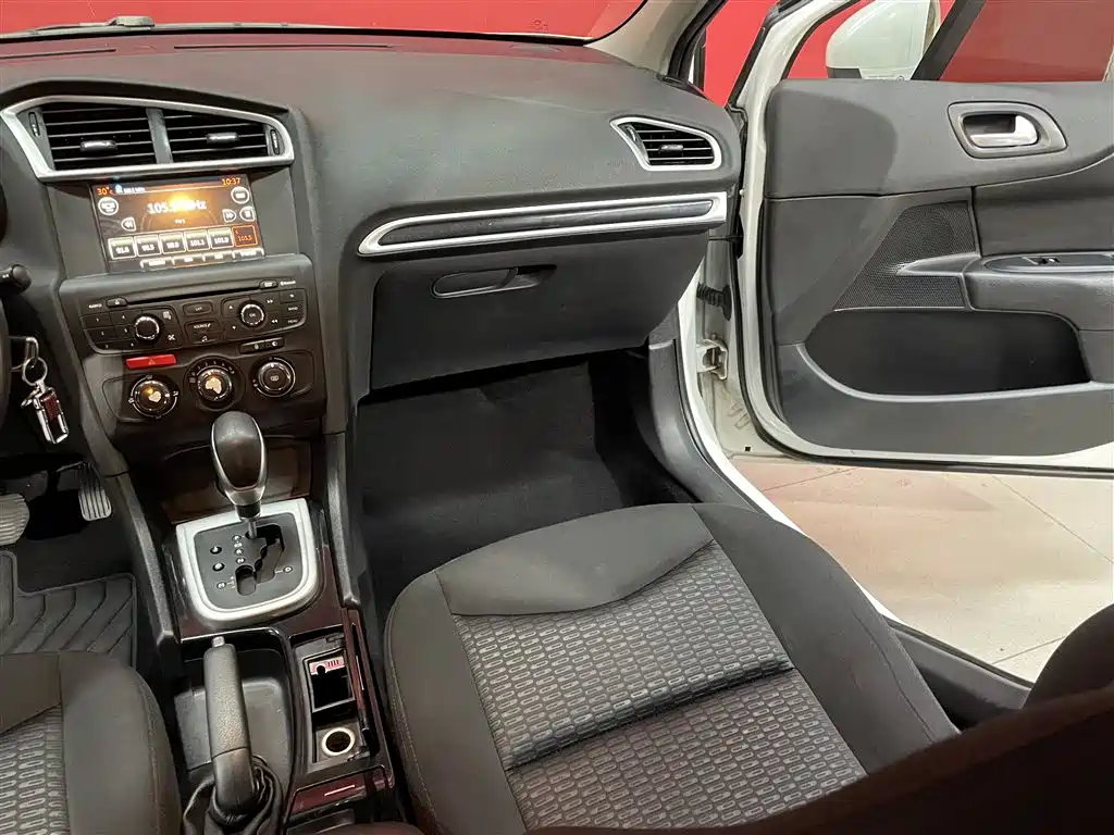 Citroen Citroën C4L 2014 1.8L Automatic Style Edition 2015 - thumbnail 11