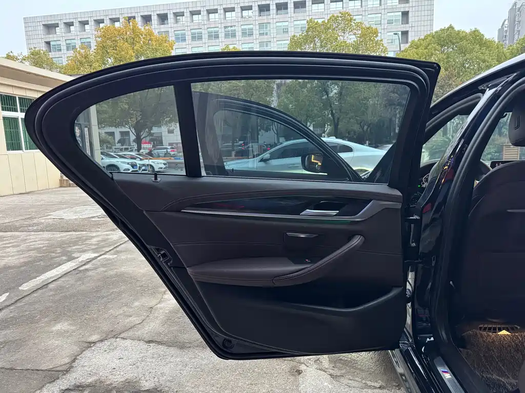 BMW BMW 5 Series 2020 525Li M Sport Package 2020 - thumbnail 10