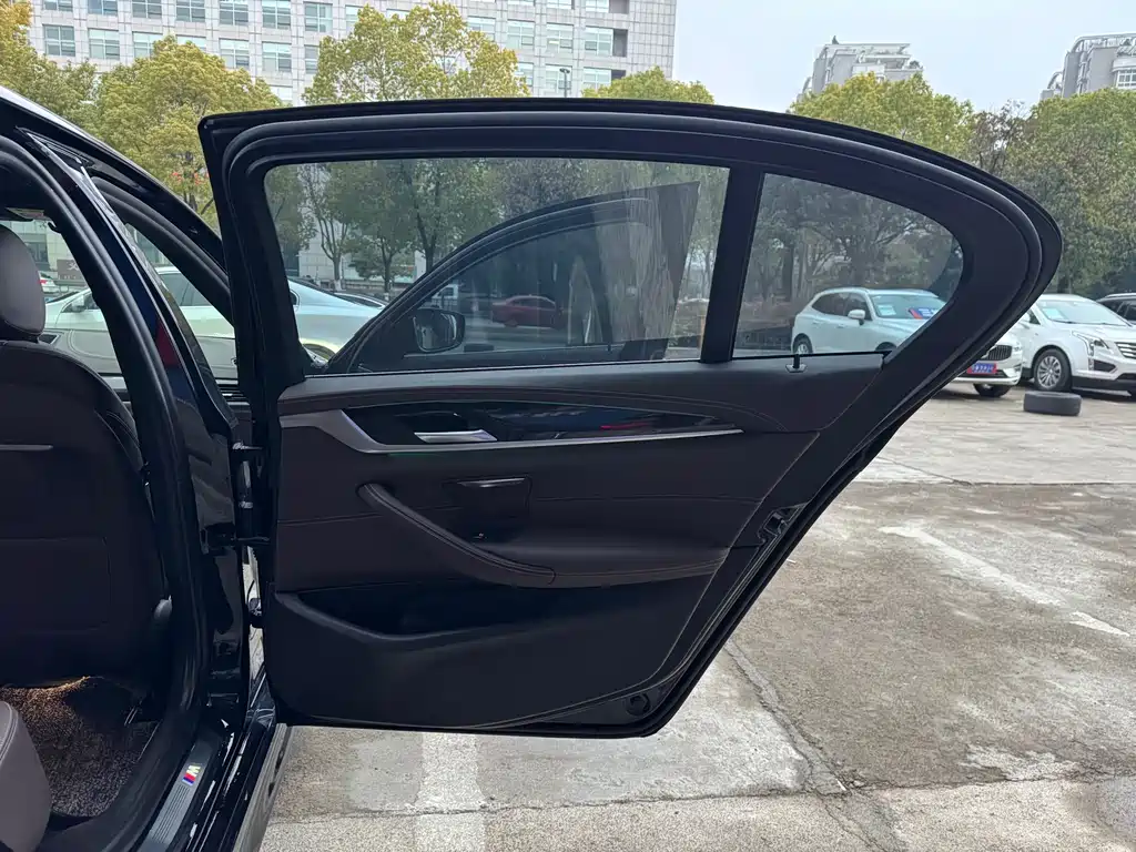 BMW BMW 5 Series 2020 525Li M Sport Package 2020 - thumbnail 14