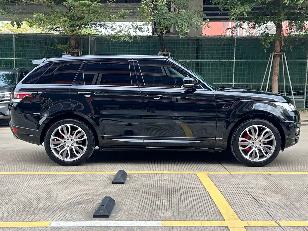 Land Rover Range Rover Sport 2017 3.0 SC V6 Dynamic SE Distinguished Edition 2018 - thumbnail 3
