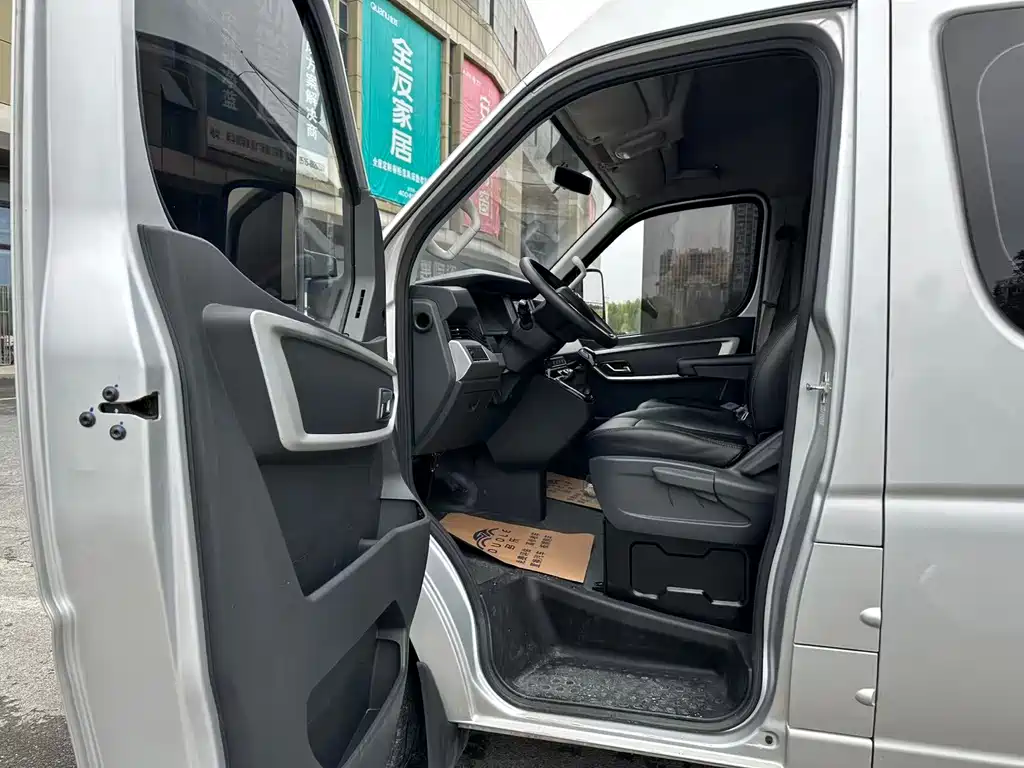 Dongfeng Yufeng Yufeng 2023 V9+ 2.0T Automatic Front-Wheel Drive Multi-Purpose Short Wheelbase Medium Roof 5/6 Seats 2023 - thumbnail 5