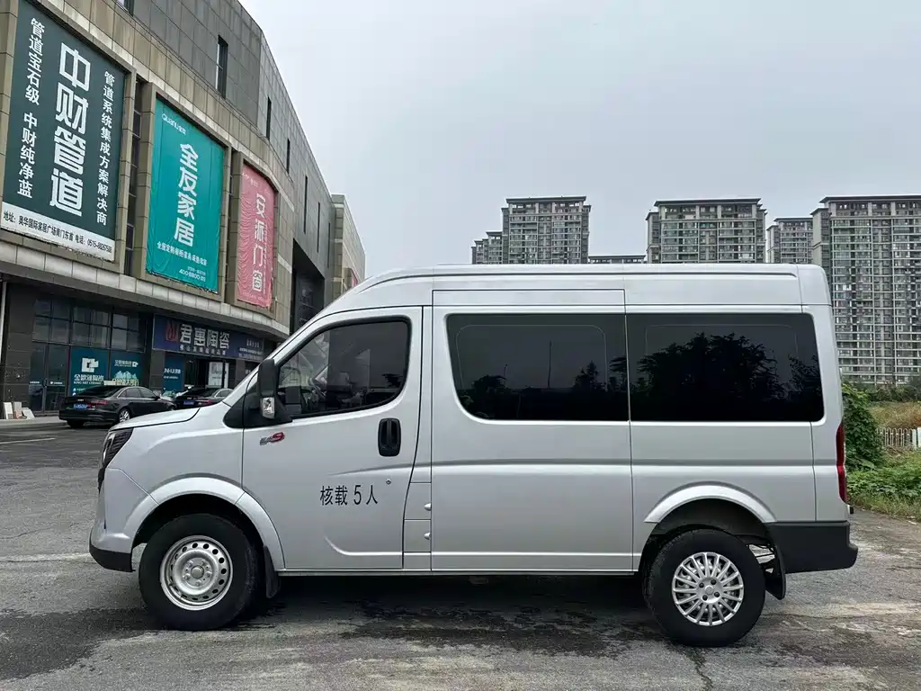 Dongfeng Yufeng Yufeng 2023 V9+ 2.0T Automatic Front-Wheel Drive Multi-Purpose Short Wheelbase Medium Roof 5/6 Seats 2023 - thumbnail 7