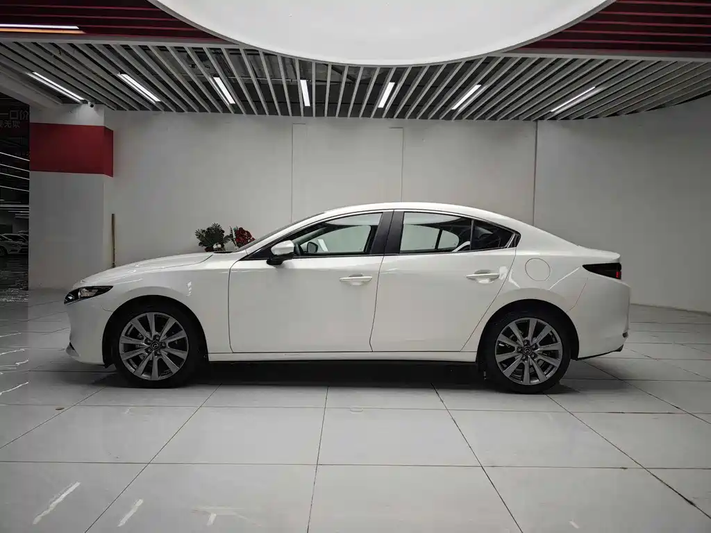 Mazda Mazda 3 Axela 2023 2.0L Automatic Elegant Edition 2024 - thumbnail 2