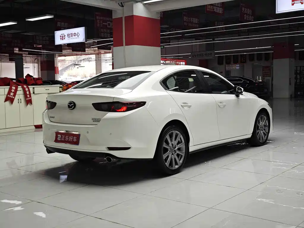 Mazda Mazda 3 Axela 2023 2.0L Automatic Elegant Edition 2024 - thumbnail 3