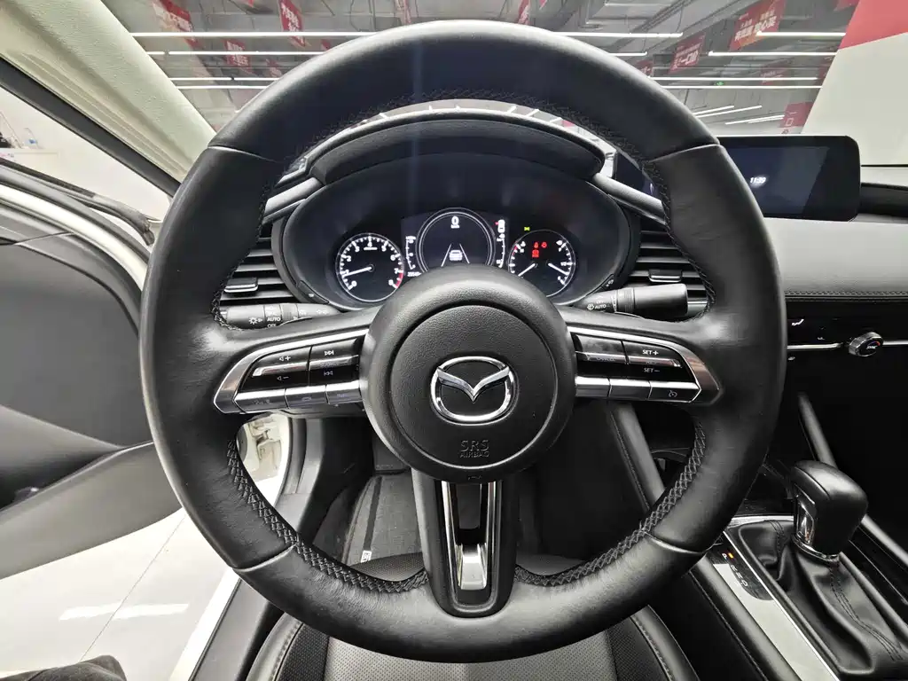 Mazda Mazda 3 Axela 2023 2.0L Automatic Elegant Edition 2024 - thumbnail 4